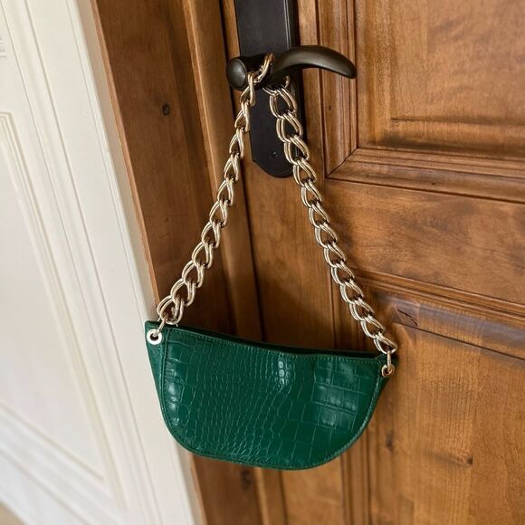 Green Faux Croc Leather Bag with Gold Link Strap - Picture 2 of 4
